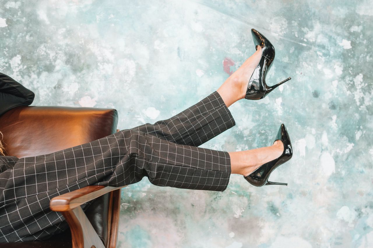Идиомы со словом feet для занятоси, количества работы, To put feet up Идиомы со словом feet для занятоси, количества работы, To put feet up